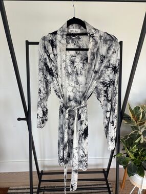 Mason grey Black & White Tie-Dye Kimono Robe